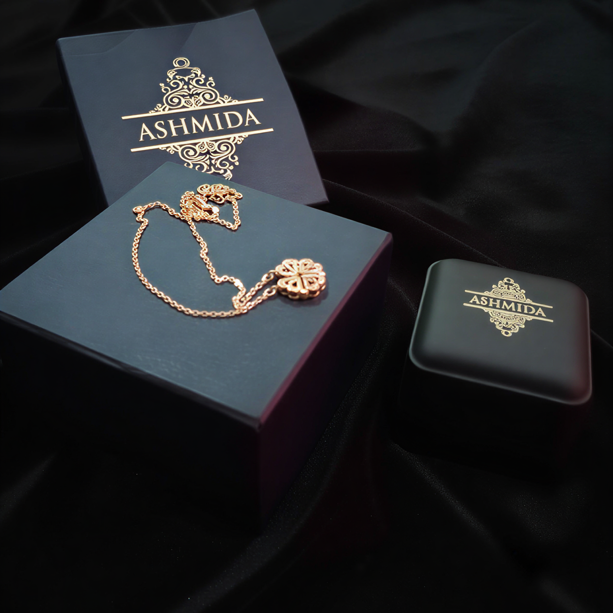 Clover Megnetic Necklace